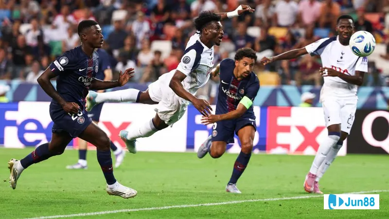 Hình ảnh hành động trong trận đấu giữa Tottenham và Villarreal Hình ảnh hành động trong trận đấu giữa Tottenham và Villarreal