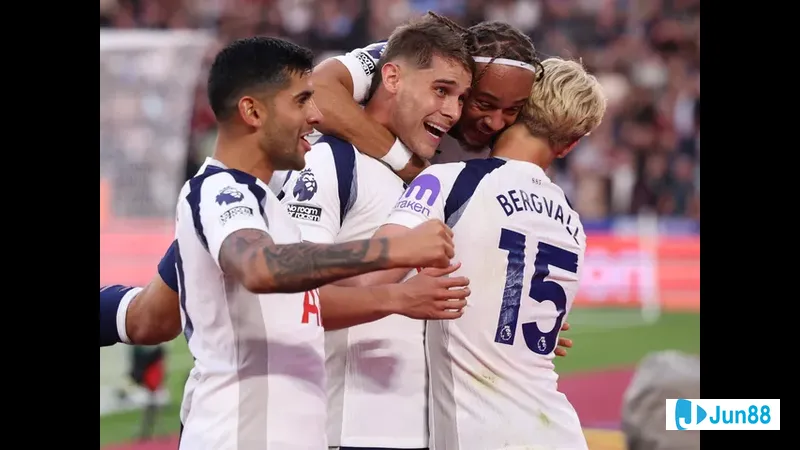 Hình ảnh trận đấu giữa Tottenham và Villarreal Hình ảnh trận đấu giữa Tottenham và Villarreal